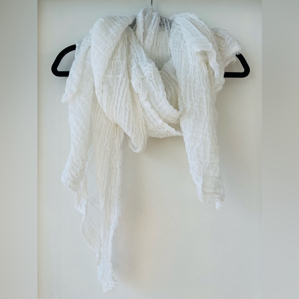 TILO Scarves Super Soft White Crinkle Scarf! NEW